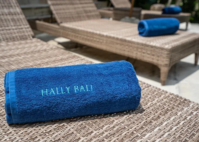 Hally Bali - Spacious 3bdrs Ocean View Villa